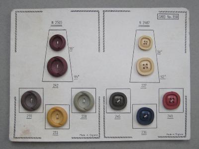 Buttons and buckles - Button sample display card