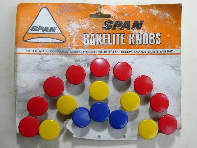 Span Bakelite cupboard knobs -  select me for a larger image