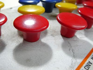 Span Bakelite cupboard knobs -  select me for a larger image