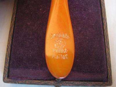 Face massager -  select me for a larger image